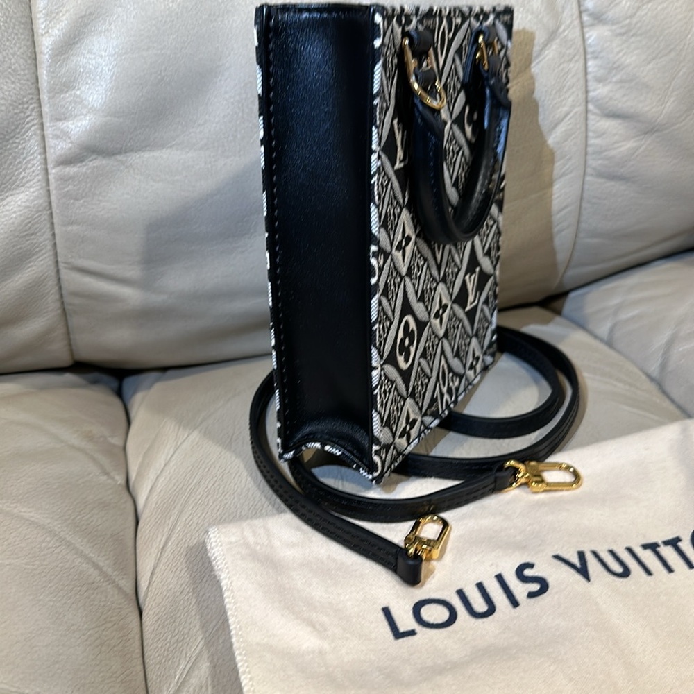 SOLD! Louis Vuitton since 1854 Sac Plat - Picture 3 of 6